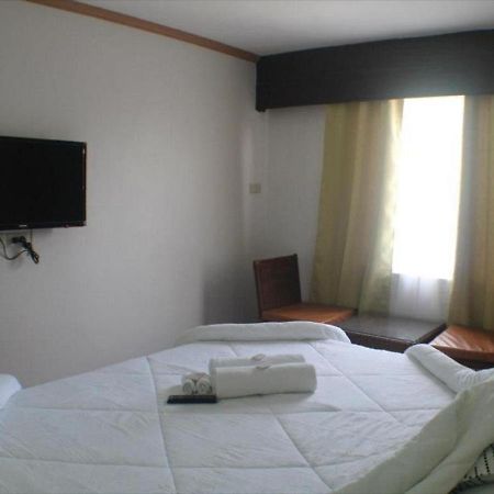 OYO 621 De Loro Inn Puerto Princesa Buitenkant foto