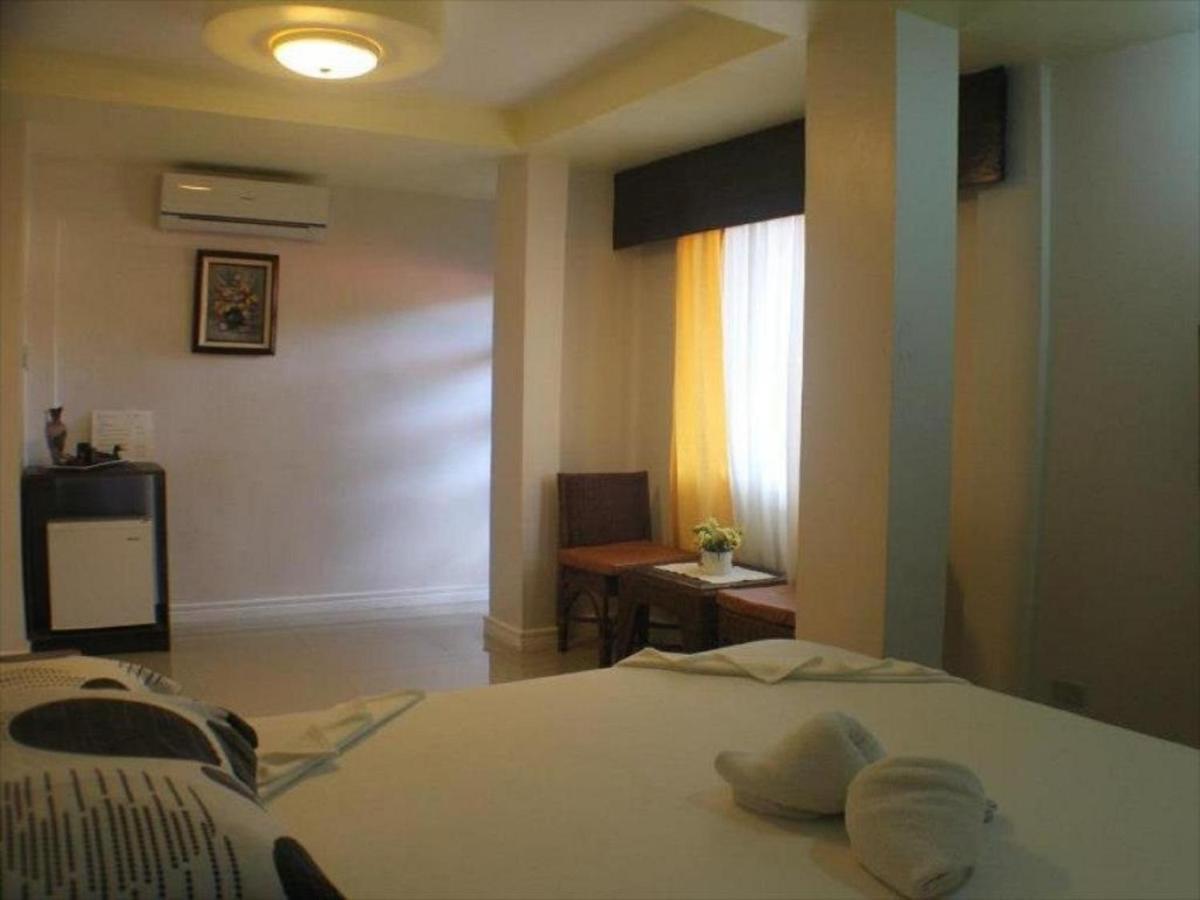 OYO 621 De Loro Inn Puerto Princesa Buitenkant foto